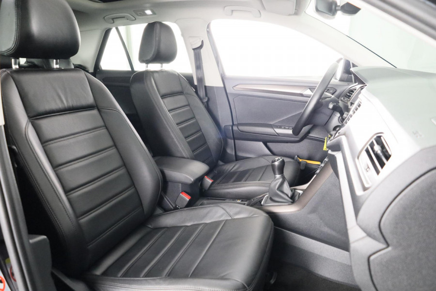 Volkswagen T-Roc 1.5 TSI Style 150 PK | Navigatie | Leder interieur | Panoramadak | Camera | Digitaal dashboard