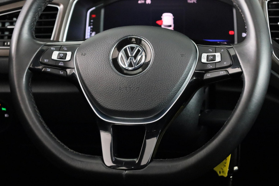 Volkswagen T-Roc 1.5 TSI Style 150 PK | Navigatie | Leder interieur | Panoramadak | Camera | Digitaal dashboard