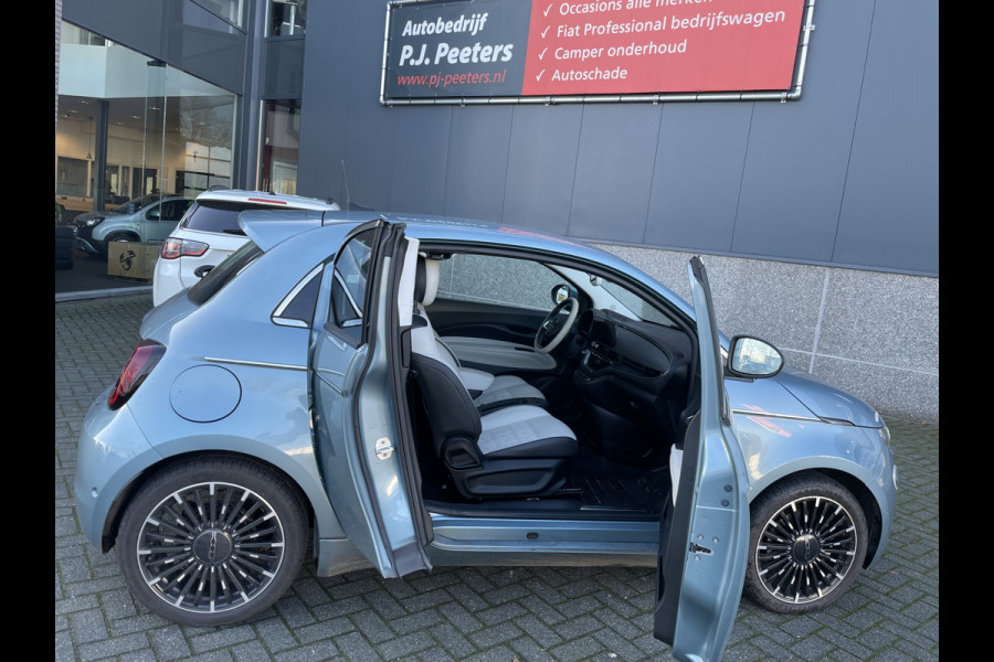 Fiat 500 3+1 La Prima 42 kWh Climate control - Cruise control - Parks.A - A-uitrijcamera - Keyless Entry/start - Apple carplay/Android Auto - Regensensor - Panoramadak