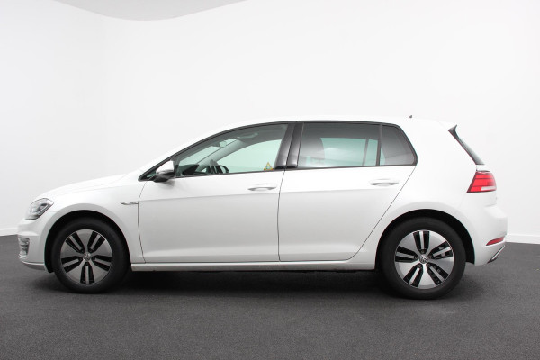 Volkswagen e-Golf e-Golf | Navigatie | Climate Control | Warmtepomp | Parkeersensoren V+A | Privacy Glass |