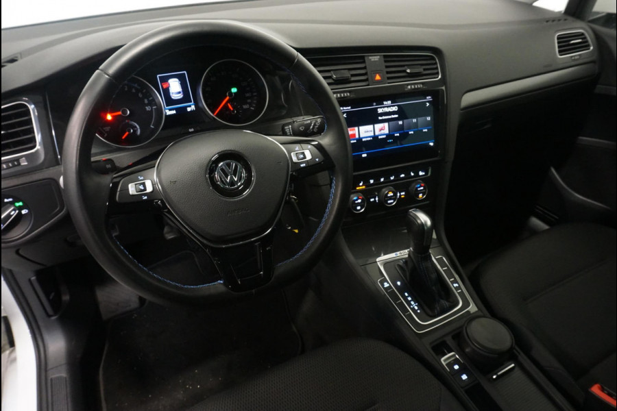 Volkswagen e-Golf e-Golf | Navigatie | Climate Control | Warmtepomp | Parkeersensoren V+A | Privacy Glass |