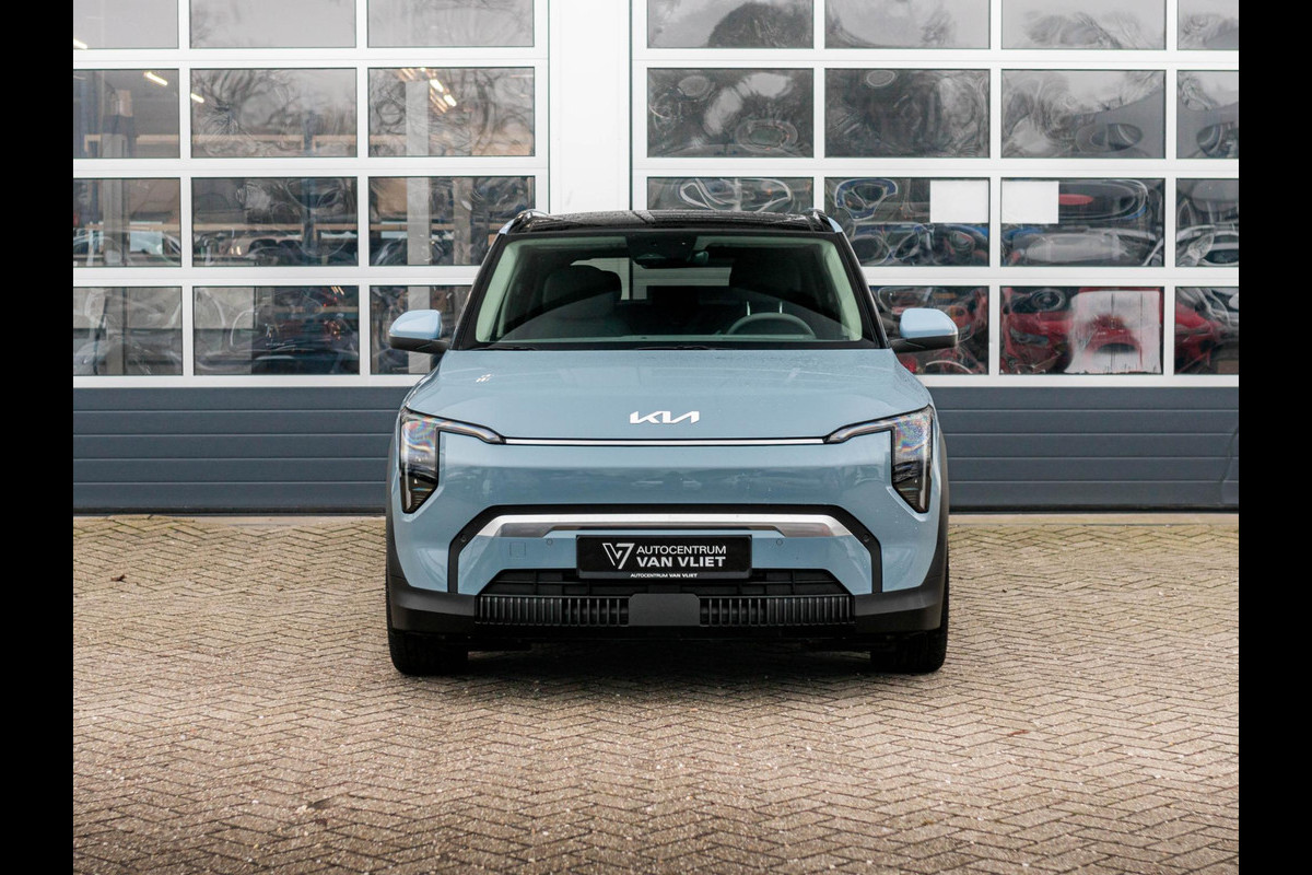 Kia EV3 Plus Advanced 58.3 kWh | Navi | 19" | Adapt. Cruise | Clima | Schuif/Kanteldak | Stoel&Stuurverw. | Priv Glass | BSM | Harman Kardon |