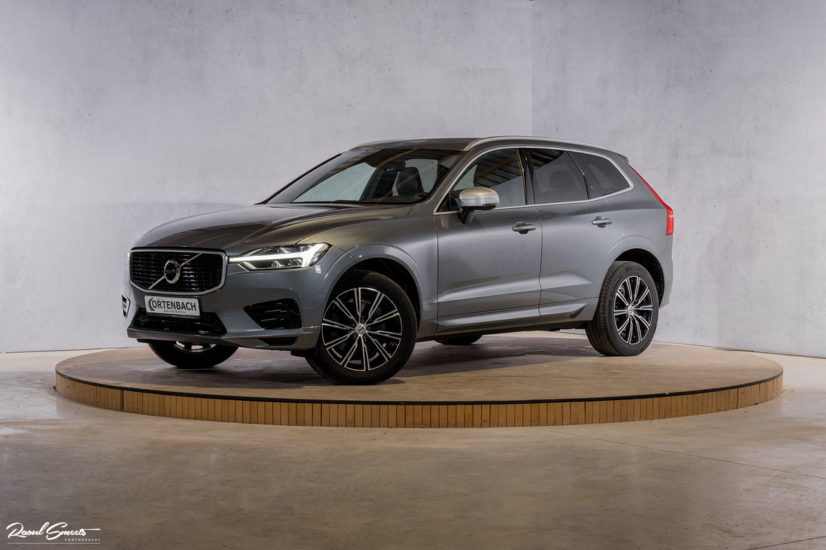 Volvo XC60 2.0 T5 AWD R-Design | Zwenkbare trekhaak | Apple Carplay |