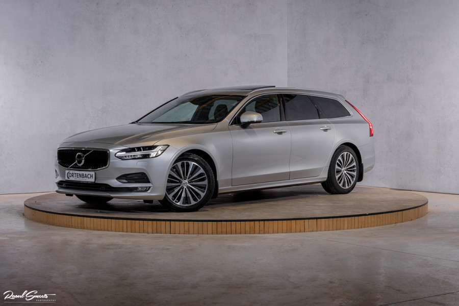 Volvo V90 2.0 T4 Momentum Pro | Zwenkbare trekhaak | Panorama | Adaptieve cruise