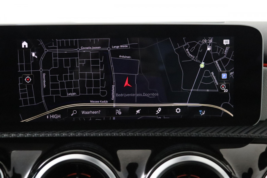 Mercedes-Benz A-Klasse 200 Business Solution Automaat (PANORAMADAK, NAVIGATIE, PDC, CRUISE, STOELV, NL-AUTO, GOED ONDERHOUDEN)