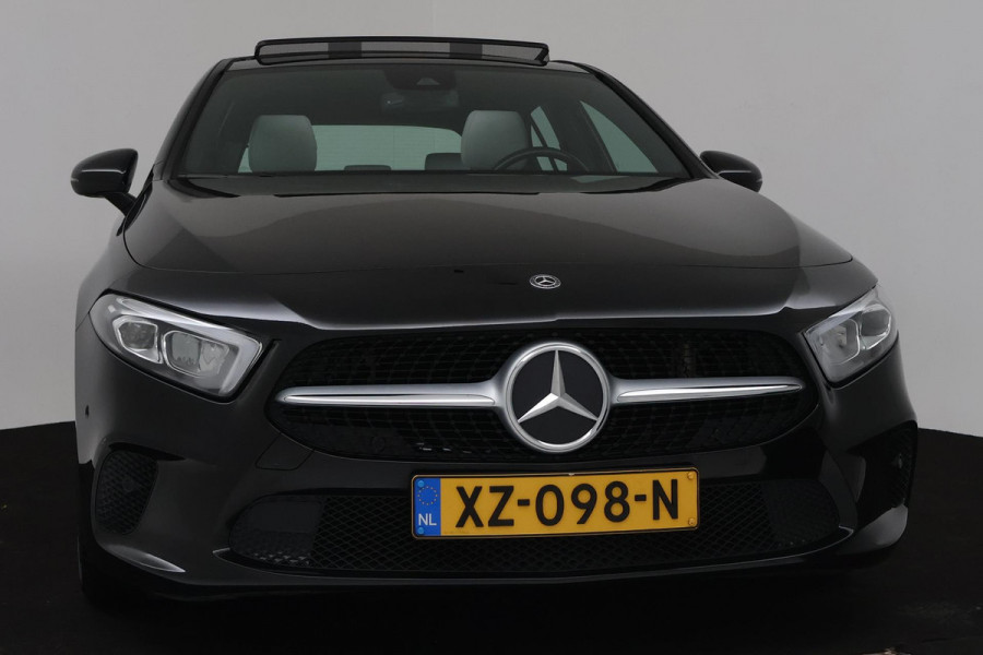 Mercedes-Benz A-Klasse 200 Business Solution Automaat (PANORAMADAK, NAVIGATIE, PDC, CRUISE, STOELV, NL-AUTO, GOED ONDERHOUDEN)