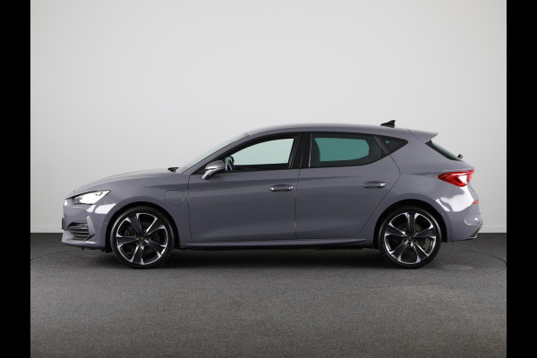 CUPRA Leon 1.4 e-Hybrid VZ Adrenaline 245 pk Automaat (DSG) | Navigatie | Parkeersensoren (Park assist) | Achteruitrijcamera | Adaptieve cruise control | Stoelverwarming |