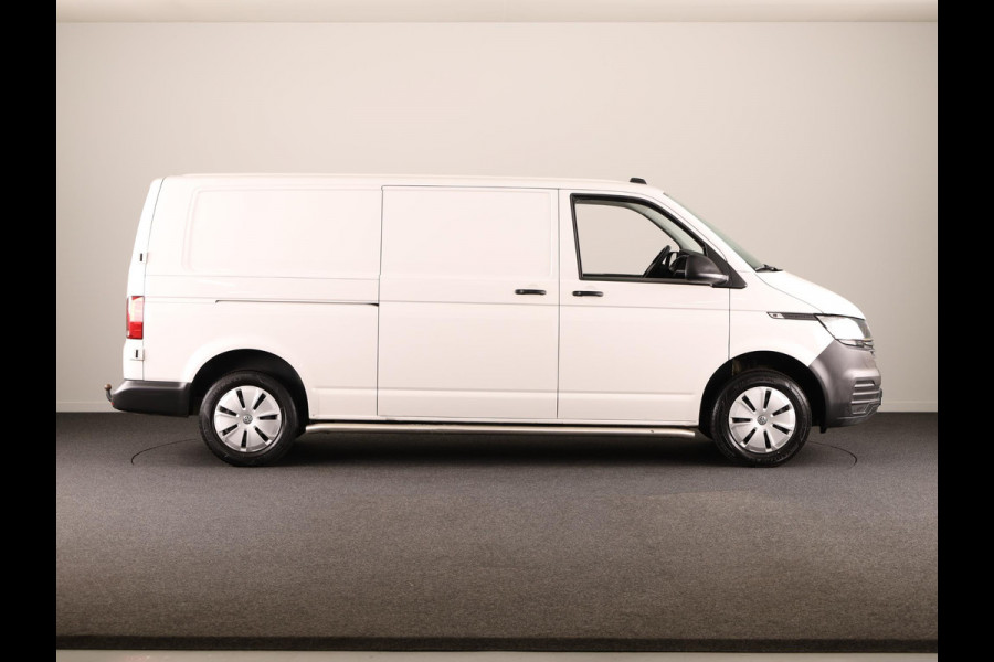 Volkswagen Transporter 2.0 TDI L2H1 28 Economy Business 110PK | Trekhaak | Parkeersensoren | Bijrijdersbank | Betimmering |