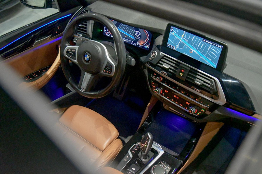 BMW X4 XDrive20i M-Sport, Aero, Pano, Camera, Sfeer, Sport stoelen, Trekhaak, Live Cockpit, CarPlay!