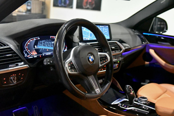 BMW X4 XDrive20i M-Sport, Aero, Pano, Camera, Sfeer, Sport stoelen, Trekhaak, Live Cockpit, CarPlay!