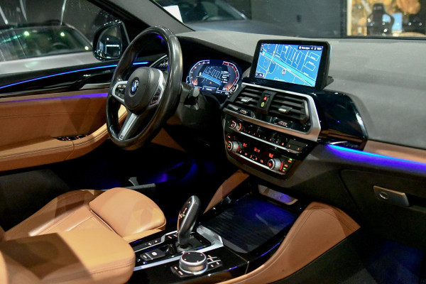 BMW X4 XDrive20i M-Sport, Aero, Pano, Camera, Sfeer, Sport stoelen, Trekhaak, Live Cockpit, CarPlay!