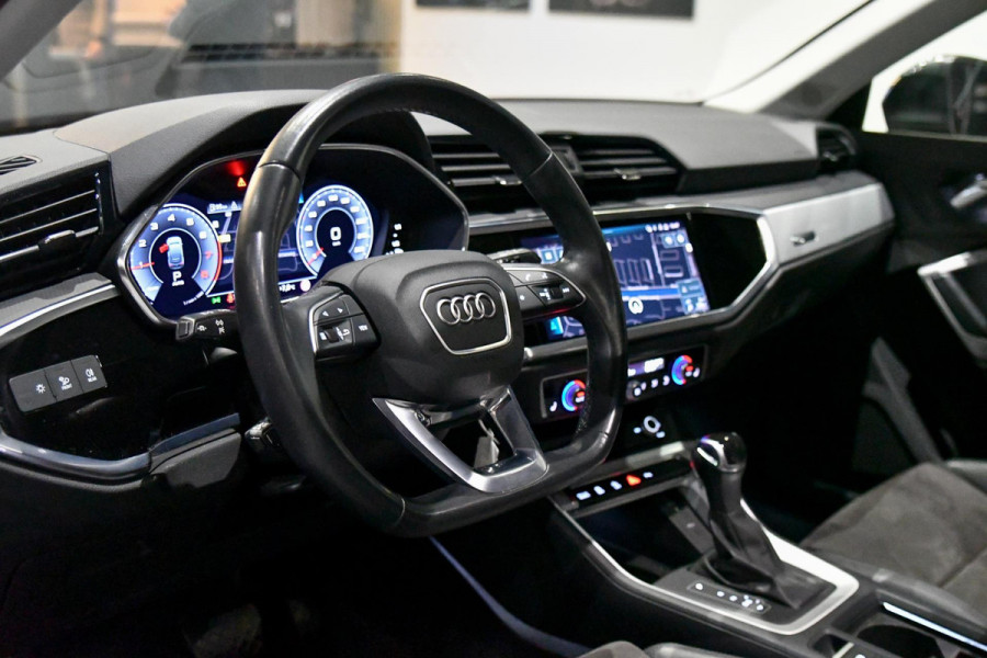 Audi Q3 Sportback 35 TFSI S-Line. Pano, Camera, Matrix, CarPlay!