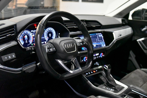 Audi Q3 Sportback 35 TFSI S-Line. Pano, Camera, Matrix, CarPlay!