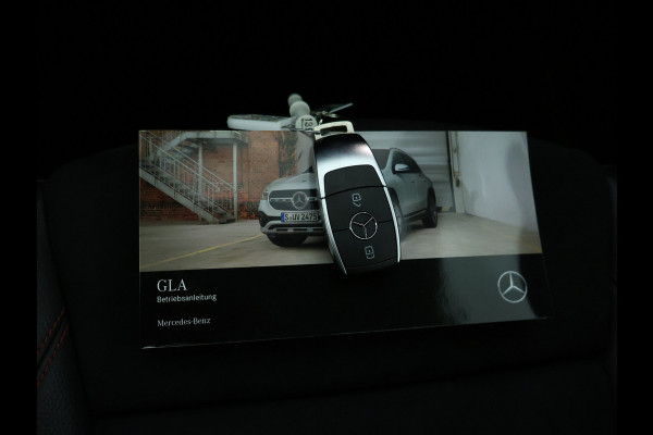 Mercedes-Benz GLA 250 e Business Solution AMG Limited | Lichtmetalen velgen | MBUX wide screen | Parking support | Navigatie | Inclusief 24 maanden MB Certified garantie voor Europa.