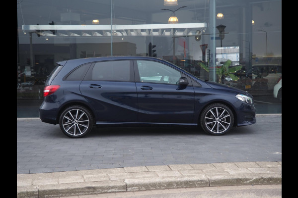 Mercedes-Benz B-Klasse 180 Ambition / Night pakket / Groot navi / 18" / LED / Sensoren / Cruise control