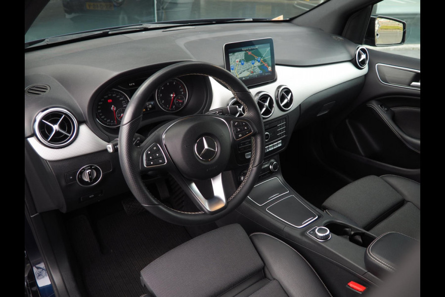 Mercedes-Benz B-Klasse 180 Ambition / Night pakket / Groot navi / 18" / LED / Sensoren / Cruise control