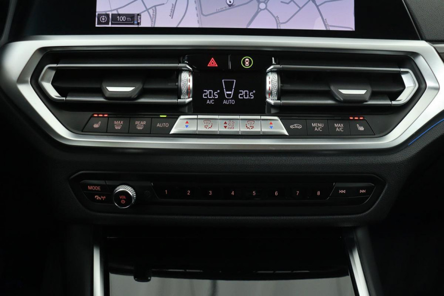 BMW 3-serie 330e Sport Line | Trekhaak | Stoelverwarming | Sportstoelen | Live Cockpit | Sfeerverlichting | Carplay | Half leder | Climate control