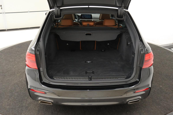 BMW 5 Serie 520i M-Sport | Panoramadak | Head-Up | 360 camera | Leder | Stoelverwarming | Sfeerverlichting | Memory | Sportstoelen