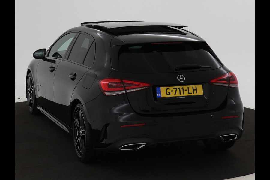 Mercedes-Benz A-Klasse 180 Business Solution AMG | Acteruitrijcamera |Panorama Schuif-Kanteldak | AMG Styling | Night Pakket | Spiegelpakket | Navigatie | Inclusief 24 maanden MB Certified garantie voor Europa.