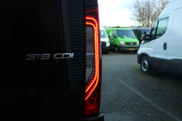 Mercedes-Benz Sprinter 319 CDI L2 H1 Airco Navigatie 3.5T Trekhaak Camera Adap. Cruise