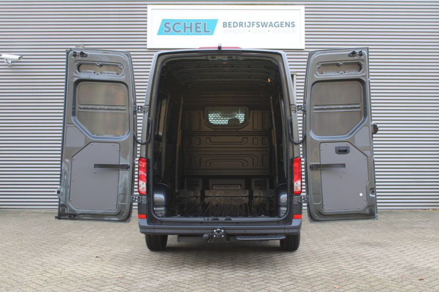 Volkswagen Crafter 35 2.0 TDI L3H3 177pk - Facelift - Navigatie - LED - Geveerde stoel - Virtual cockpit - Camera - Trekhaak - Stoelverwarming - Ri