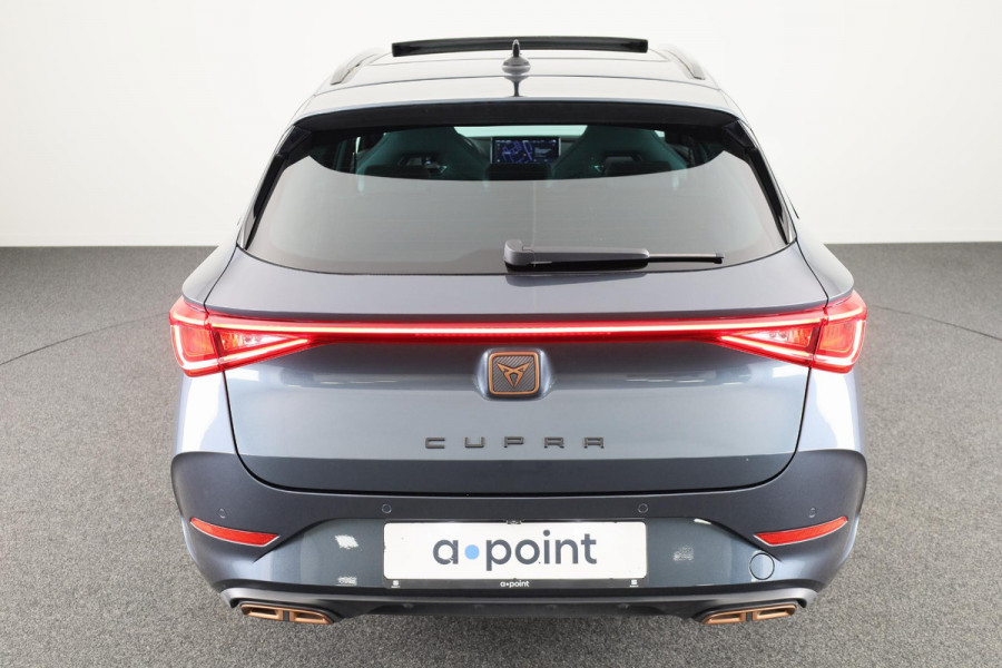 CUPRA Leon Sportstourer 1.4 e-Hybrid 245 PK PHEV | Panorama dak | Verlengde garantie  | Stoel en Stuur verwarming | Parkeer assistent |