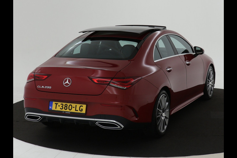 Mercedes-Benz CLA-Klasse 200 AMG Line | Panorama Schuif-Kanteldak | AMG Styling | 19 Inch AMG Velgen | Sfeerverlichting. | Inclusief 24 maanden MB Certified garantie voor Europa.