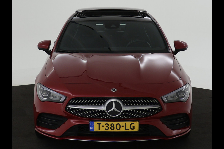 Mercedes-Benz CLA-Klasse 200 AMG Line | Panorama Schuif-Kanteldak | AMG Styling | 19 Inch AMG Velgen | Sfeerverlichting. | Inclusief 24 maanden MB Certified garantie voor Europa.