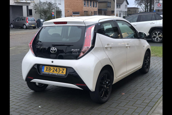 Toyota Aygo 1.0 VVT-i X-Sport | Lichtmetalen velgen, Parkeercamera, Bluetooth, Airco, In hoogte verstelbare stoel