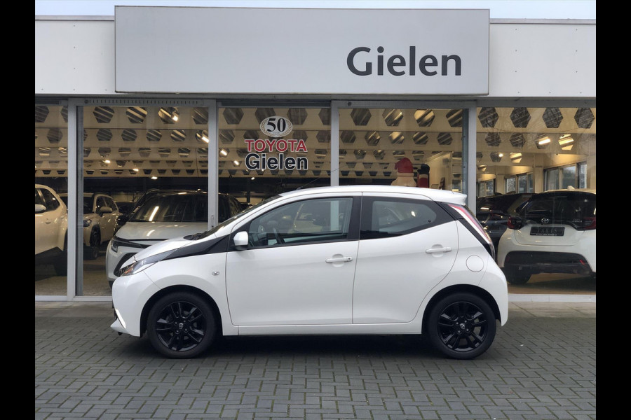 Toyota Aygo 1.0 VVT-i X-Sport | Lichtmetalen velgen, Parkeercamera, Bluetooth, Airco, In hoogte verstelbare stoel