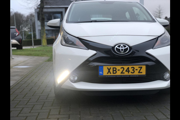 Toyota Aygo 1.0 VVT-i X-Sport | Lichtmetalen velgen, Parkeercamera, Bluetooth, Airco, In hoogte verstelbare stoel