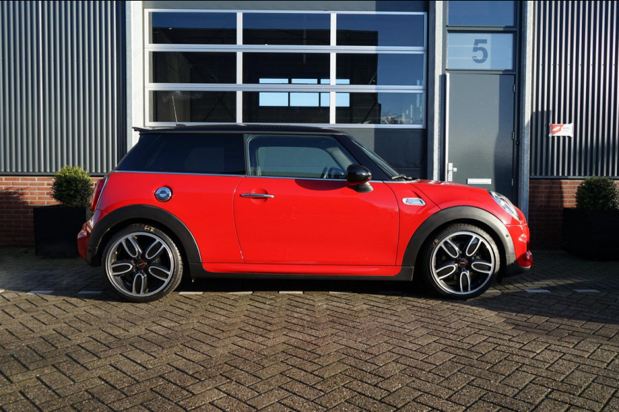 MINI Mini 2.0 Cooper S Chili Serious Business, JCW optiek, Harman/Kardon, Kuipstoelen, Camera, Keyless