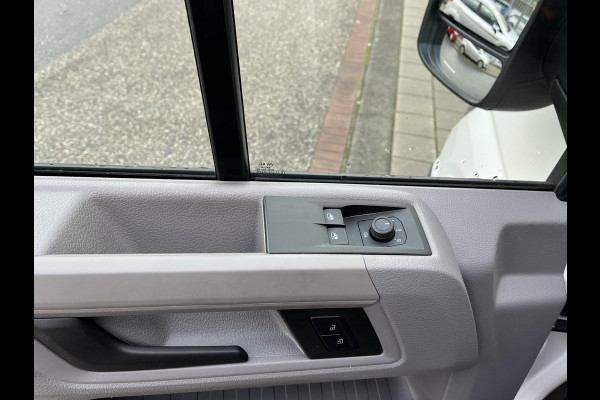 Volkswagen Crafter 35 2.0 TDI L4 Highline EURO VI 140PK Automaat | Laadbak | Laadklep | Geveerde bestuurdersstoel | Navigatie |