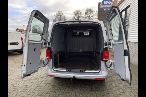 Volkswagen Transporter T6.1 2.0 TDI L2H1 30 DC 6 persoons Comfortline / vaste prijs rijklaar € 29.950 marge / lease vanaf € 536 / airco / navi / cruise / zilver metallic / trekhaak 2200 kg ! / euro 6