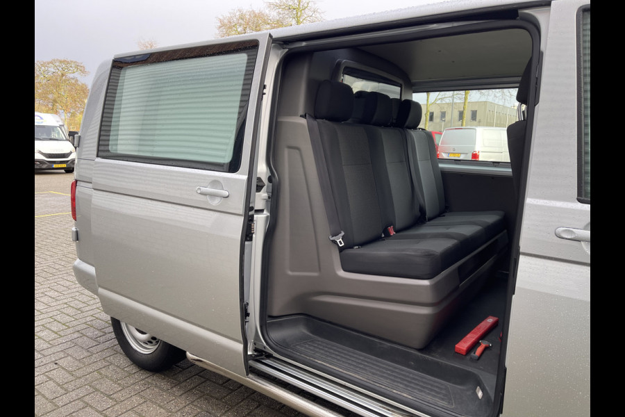 Volkswagen Transporter T6.1 2.0 TDI L2H1 30 DC 6 persoons Comfortline / vaste prijs rijklaar € 29.950 marge / lease vanaf € 536 / airco / navi / cruise / zilver metallic / trekhaak 2200 kg ! / euro 6