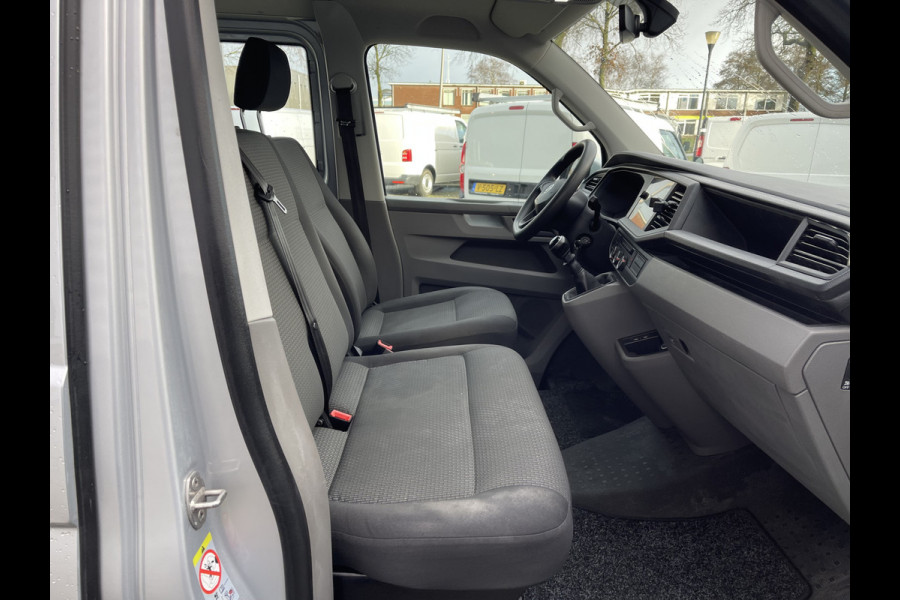 Volkswagen Transporter T6.1 2.0 TDI L2H1 30 DC 6 persoons Comfortline / vaste prijs rijklaar € 29.950 marge / lease vanaf € 536 / airco / navi / cruise / zilver metallic / trekhaak 2200 kg ! / euro 6