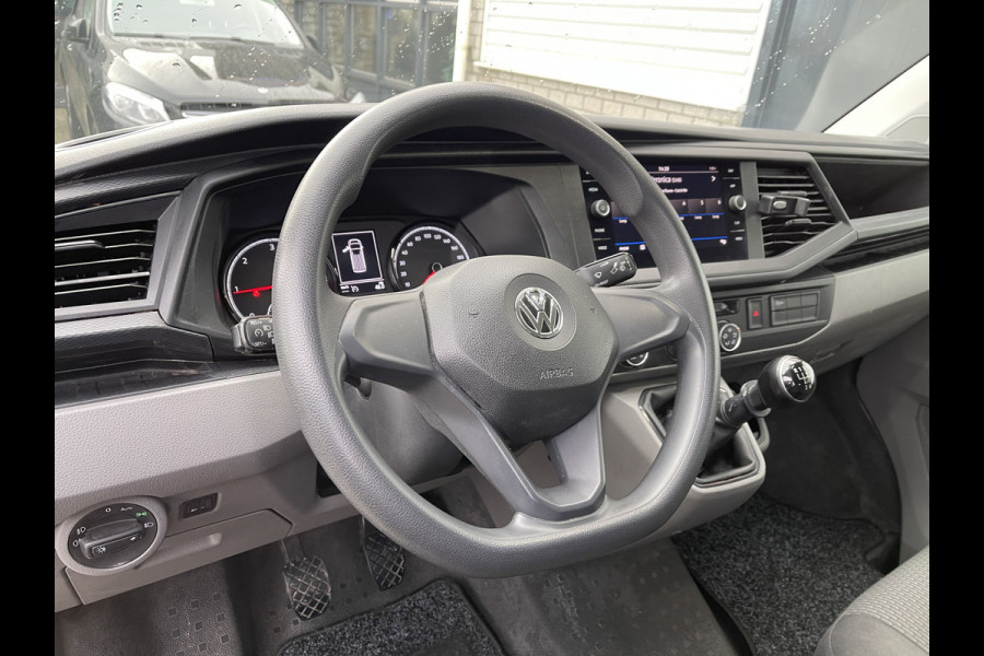 Volkswagen Transporter T6.1 2.0 TDI L2H1 30 DC 6 persoons Comfortline / vaste prijs rijklaar € 29.950 marge / lease vanaf € 536 / airco / navi / cruise / zilver metallic / trekhaak 2200 kg ! / euro 6