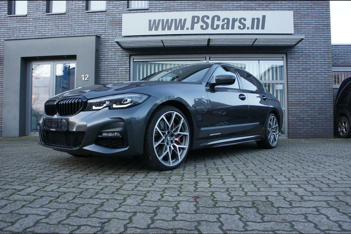 BMW 3-serie 330e M Sport Performance Carbon LiveCockpit|Navi|Stoelverwarming BMW 3-serie 330e M Sport Performance Carbon LiveCockpit|Navi|Stoelverwarming
