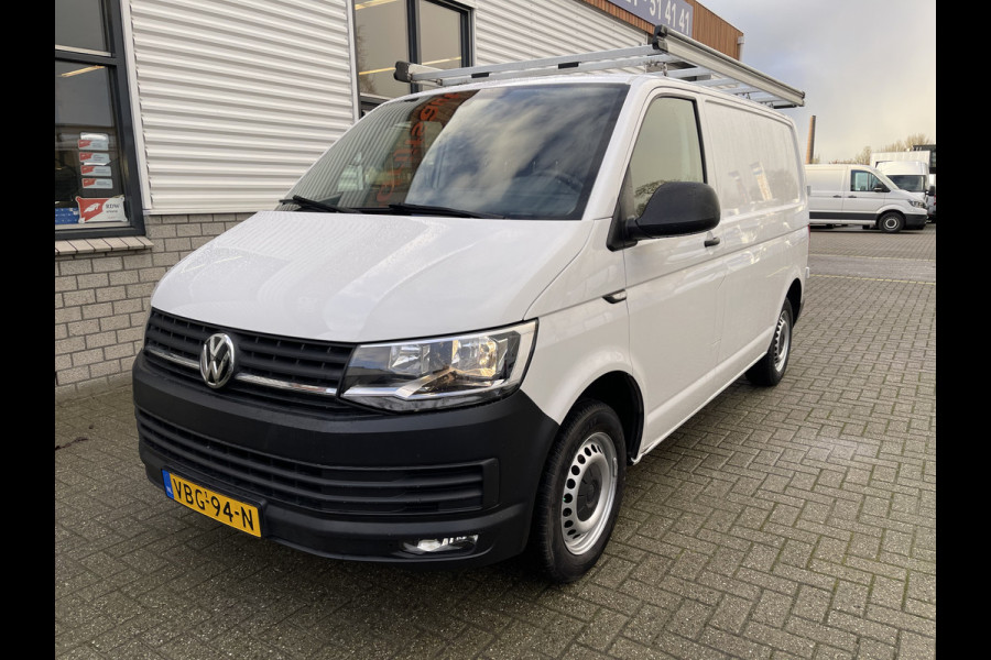 Volkswagen Transporter 2.0 TDI 102pk L1H1 Comfortline / vaste prijs rijklaar € 16.950 ex btw / lease vanaf € 311 / airco / cruise / imperial / bijrijdersbank / trekhaak / pdc achter / laadruimte beveiliging !