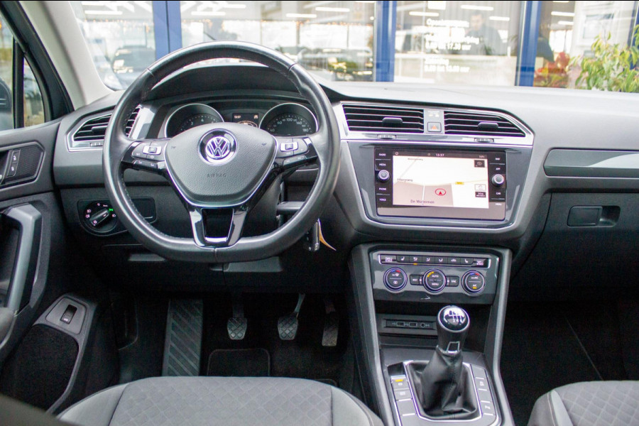 Volkswagen Tiguan 1.5 TSI Comfortline Business | Prijs rijklaar incl. 12 mnd garantie | Panodak Navi Elek Klep Stoelverw. Apple/An