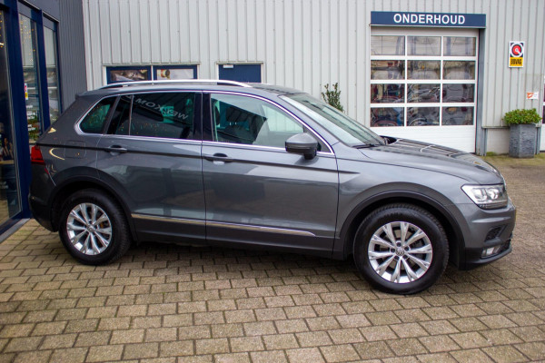 Volkswagen Tiguan 1.5 TSI Comfortline Business | Prijs rijklaar incl. 12 mnd garantie | Panodak Navi Elek Klep Stoelverw. Apple/An