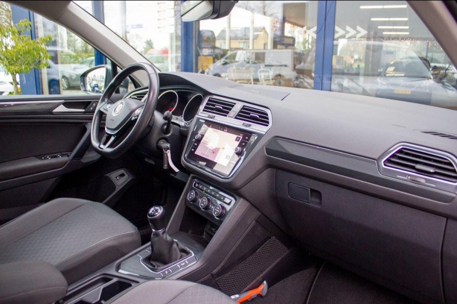 Volkswagen Tiguan 1.5 TSI Comfortline Business | Prijs rijklaar incl. 12 mnd garantie | Panodak Navi Elek Klep Stoelverw. Apple/An