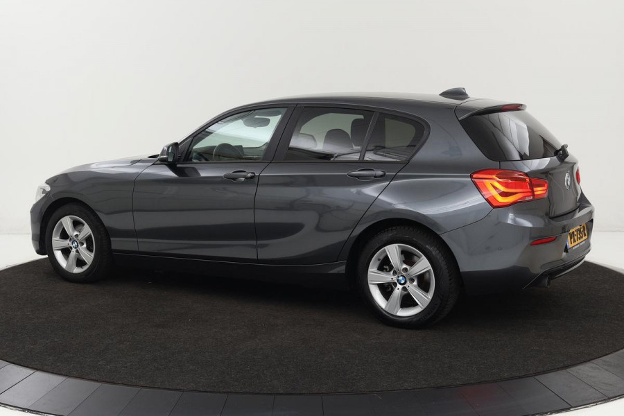 BMW 1-serie 118i Executive | Sport Line | Adaptive cruise | Sportstoelen | Camera | Full LED | Climate control | Navigatie | Bluetooth | Park Assist