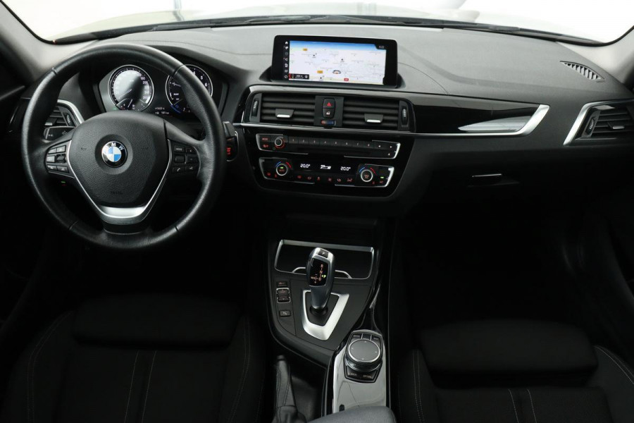 BMW 1-serie 118i Executive | Sport Line | Adaptive cruise | Sportstoelen | Camera | Full LED | Climate control | Navigatie | Bluetooth | Park Assist