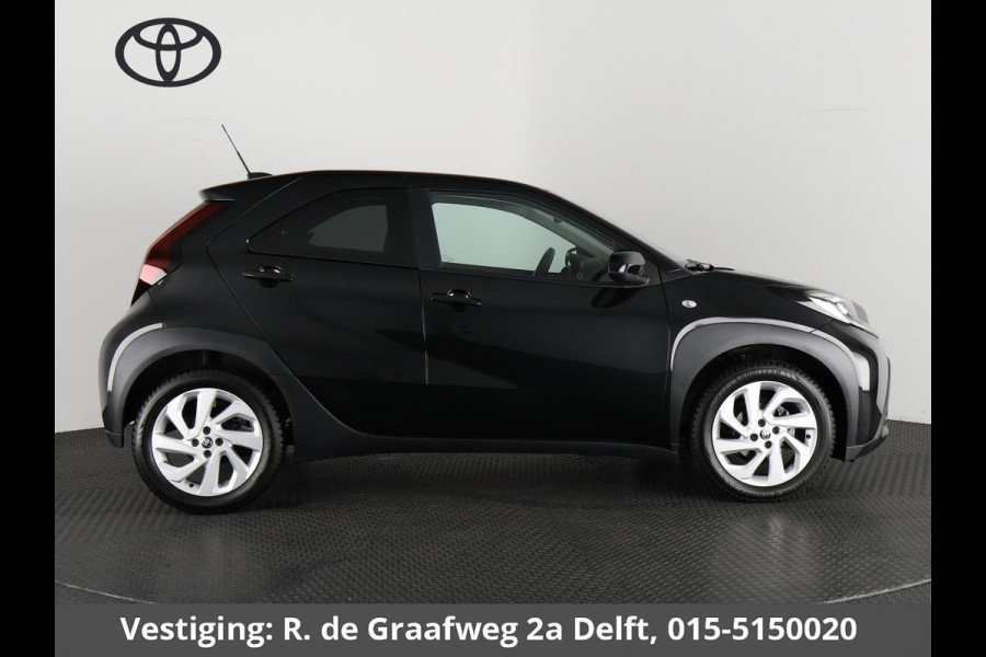 Toyota Aygo X 1.0 VVT-i MT first | Stoelverwarming | Camera | Lichtmetalen velgen