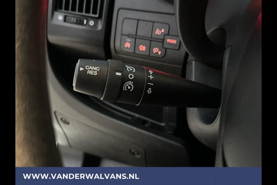 Peugeot Boxer 2.2BlueHDi 140pk **BPM VRIJ voor de Ondernemer** L2H2 Euro6 Airco | Camera | Navigatie | 2500kg Trekhaak Cruisecontrol, Parkeersensoren, Bijrijdersbank