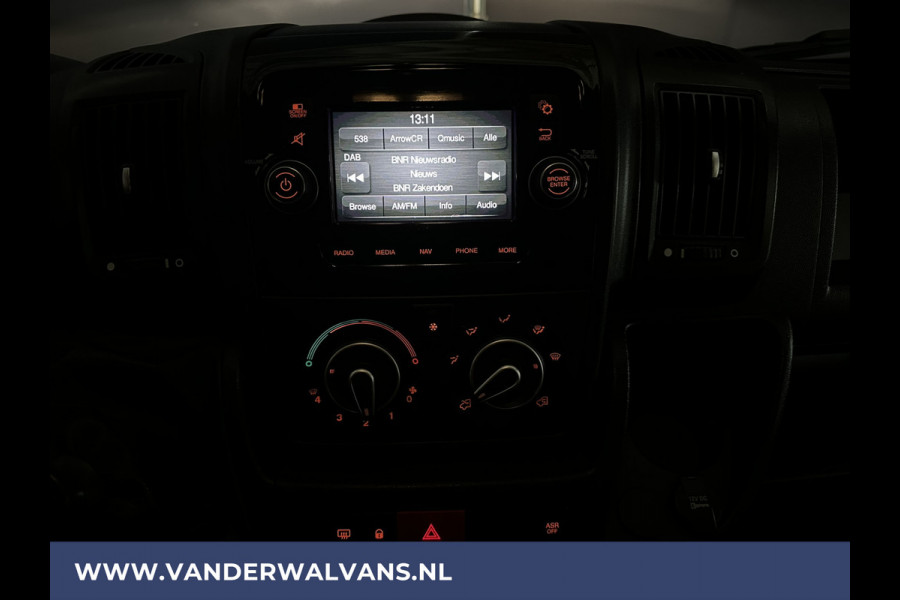 Peugeot Boxer 2.2BlueHDi 140pk **BPM VRIJ voor de Ondernemer** L2H2 Euro6 Airco | Camera | Navigatie | 2500kg Trekhaak Cruisecontrol, Parkeersensoren, Bijrijdersbank