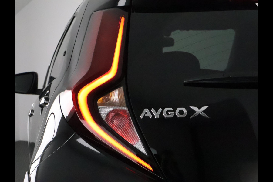 Toyota Aygo X 1.0 VVT-i MT first | Stoelverwarming | Camera | Lichtmetalen velgen