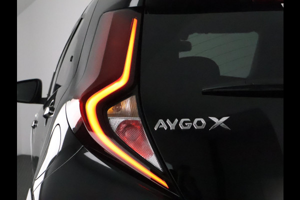 Toyota Aygo X 1.0 VVT-i MT first | Stoelverwarming | Camera | Lichtmetalen velgen