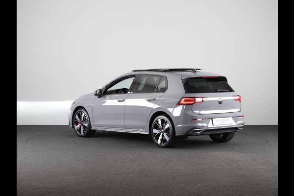 Volkswagen Golf 1.4 eHybrid GTE 245 pk Automaat (DSG) | Navigatie | Panoramadak | Parkeersensoren (Park assist) | Achteruitrijcamera | Adaptieve cruise control | Stoelverwarming |